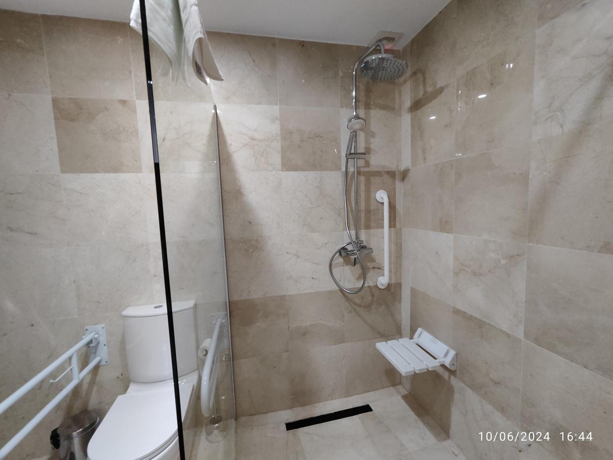 Apartamentos Luxury Playa Victoria Cadiz Luaran gambar
